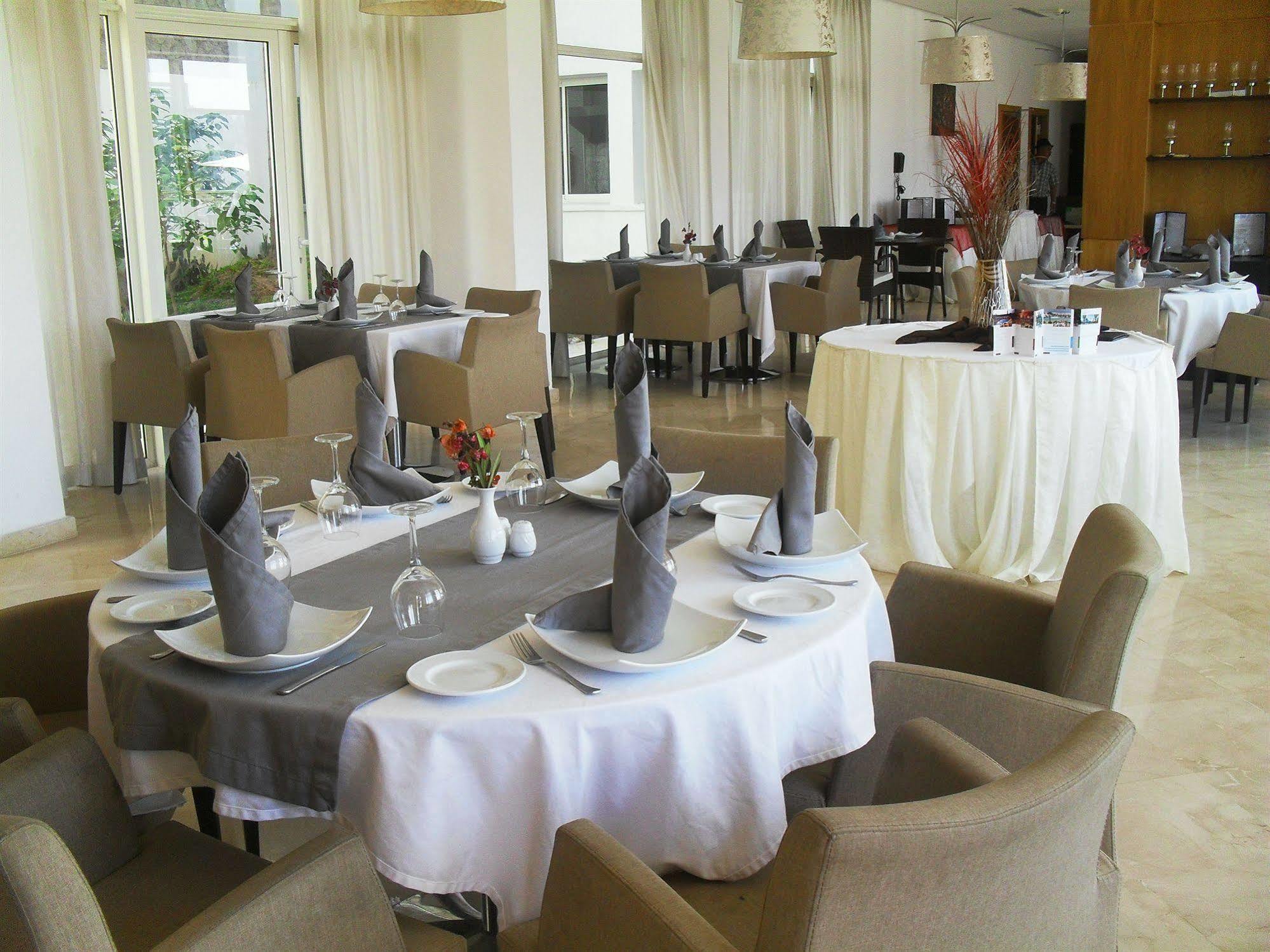 Suites Hotel Mohammed V By Accor Al Hoceima Bagian luar foto